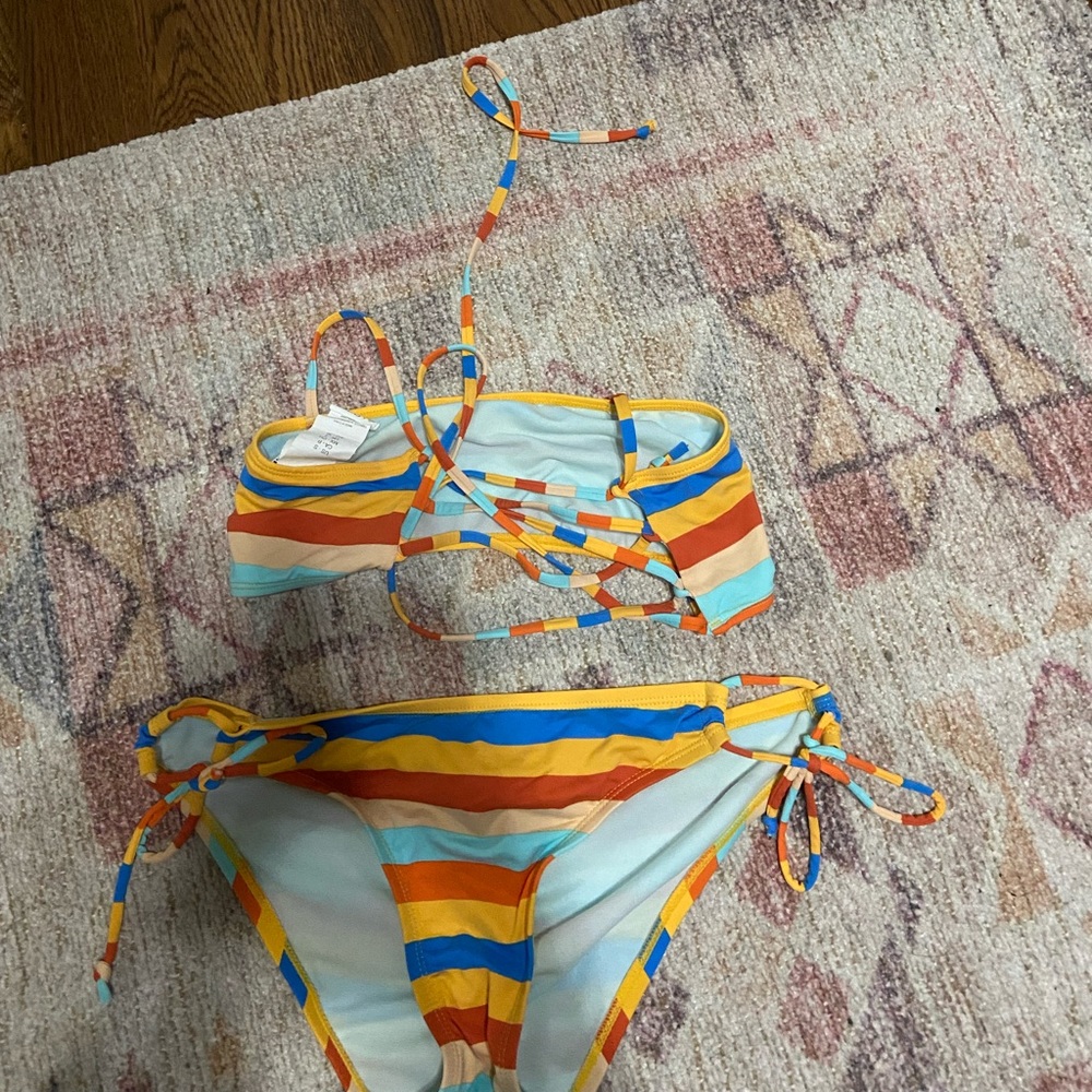 2 piece bikini - Picture 2 of 2